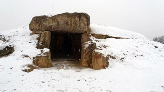 Nevada sobre los dólmenes de Antequera