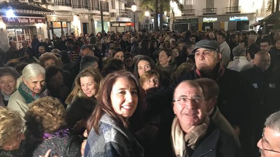 Medio millar de personas protestan en Alhaurín contra la moción de censura