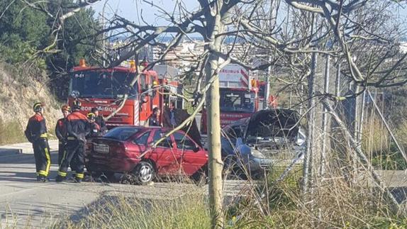 Madre e hijo fallecen en una colisión con otro vehículo en el polígono de Estepona