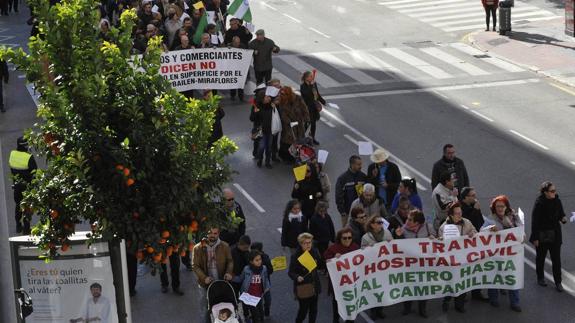 La manifestación contra el metro de Málaga al Hospital Civil pincha