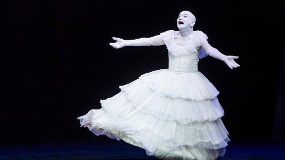 Lindsay Kemp: «Me han acusado de querer ser diferente, pero solo quiero ser yo mismo»