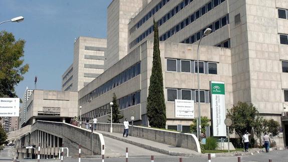La madre que se llevó del Materno a su hijo que esperaba un trasplante asegura que lo hizo por miedo al padre