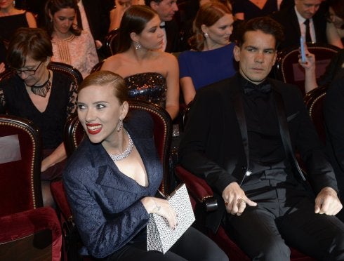 Scarlett Johansson posa con su marido tras los rumores de ruptura