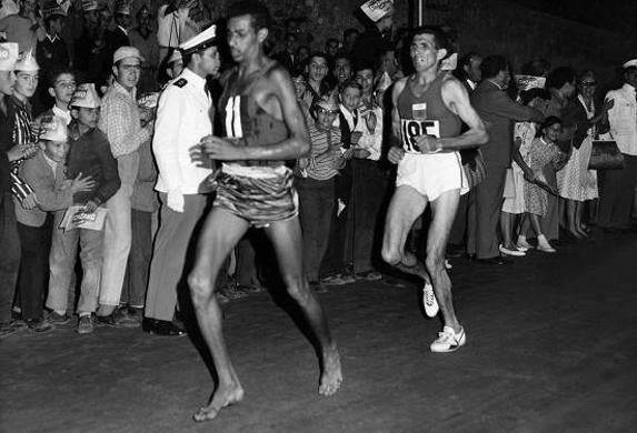 Correr descalzo, ¿moda saludable o peligrosa?