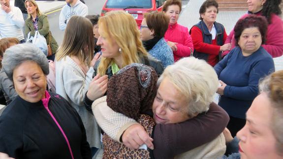 El Ayuntamiento de Antequera paraliza el desahucio de la vecina que vivió 14 meses sin luz