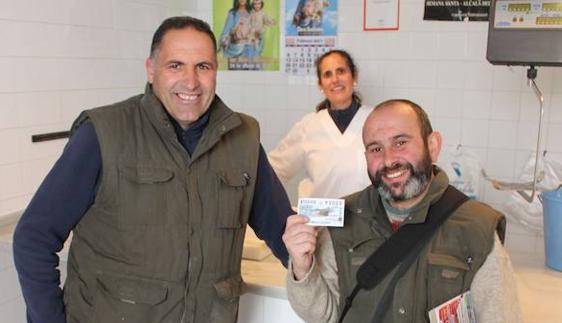 «Estamos muy contentos, le ha tocado prácticamente a toda la calle»