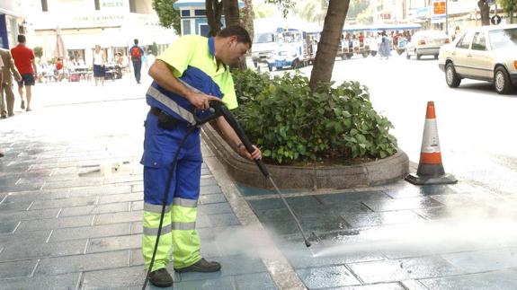 El Ayuntamiento de Málaga selecciona a 768 parados para trabajar tres meses como peones