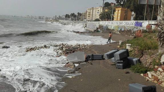 El temporal barre por completo la cala de los Baños del Carmen