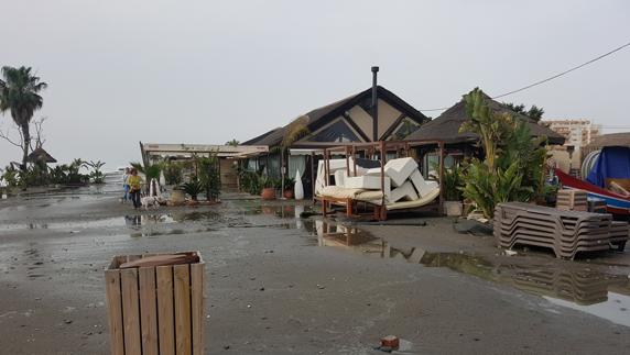 El temporal se 'come' y destroza las playas de Vélez