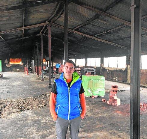 El dueño de la nave calcinada en Arriate pide ayuda para reflotar su negocio