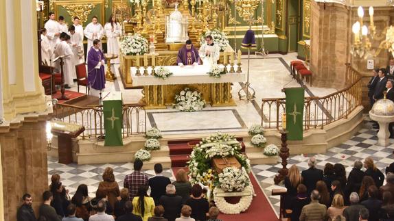 Marbella despide a Pablo Ráez en un multitudinario funeral