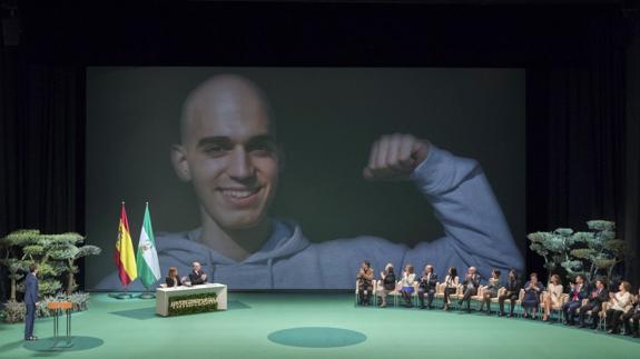 La sonrisa de Pablo Ráez se cuela en los actos institucionales del 28F