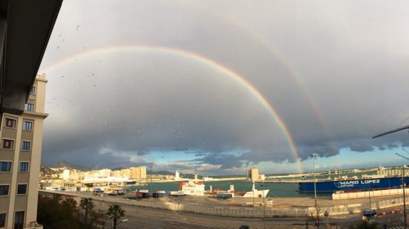 Las fotos del espectacular arco iris doble sobre Málaga