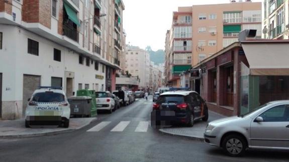 El arrestado tras pedir ayuda su pareja en la calle tiene orden de detención por una agresión previa