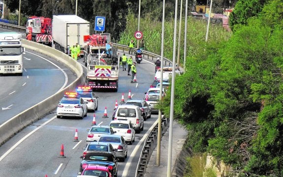 El PSOE llevará al Congreso la petición para que se abra el peaje en casos de colapso de la A-7