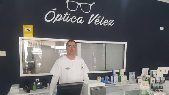 La óptica de Vélez que dio un ultimátum a un ladrón lo denuncia al no devolver lo robado