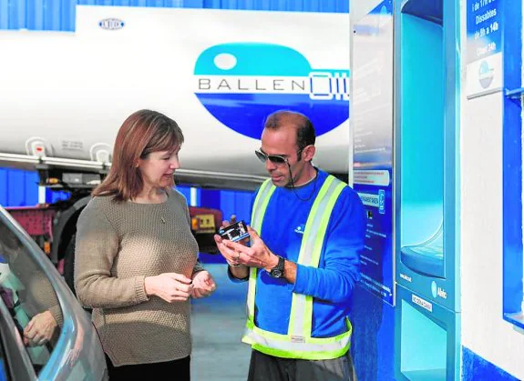 Ballenoil reposta en Málaga para acelerar su plan de expansión