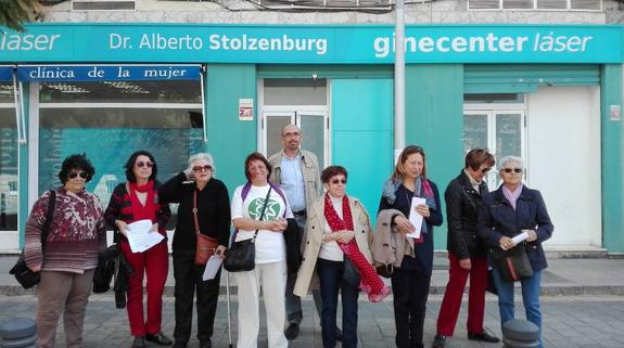 IU reclama a las instituciones que velen por las mujeres que acuden a las clínicas a abortar