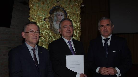 El oftalmólogo Ildefonso Fernández Baca pronuncia el Pregón Médico de la Semana Santa de Málaga