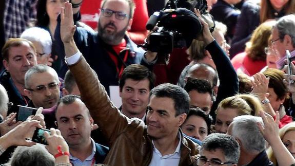 Pedro Sánchez llama a elegir entre un partido «del siglo XX» o el de «la militancia»