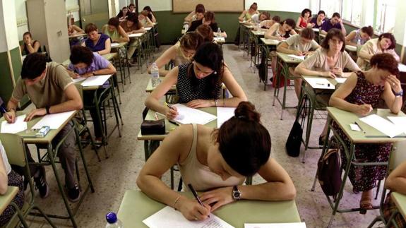 La Junta convoca exámenes en junio para 2.144 maestros