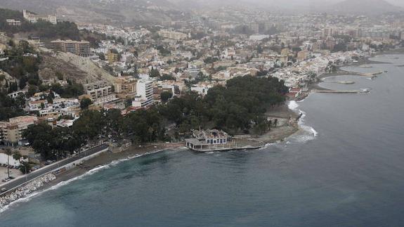 Costas atenderá los reparos de la Junta en la playa de los Baños del Carmen