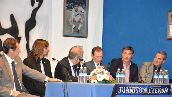 El madridismo rinde homenaje a Juanito en Fuengirola