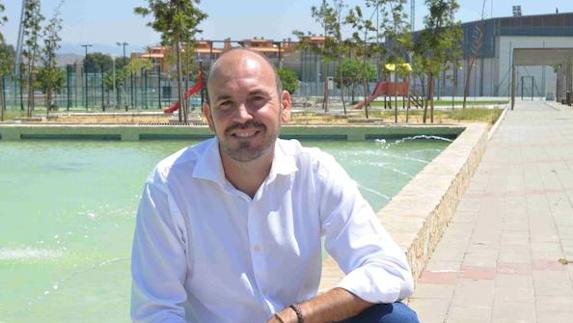 El alcalde de Cártama destituye a dos miembros de su equipo afines a Díaz