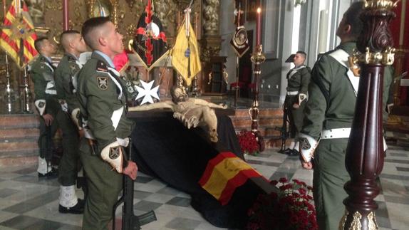 Así es la guardia paracaidista al Cristo de Ánimas de Ciegos