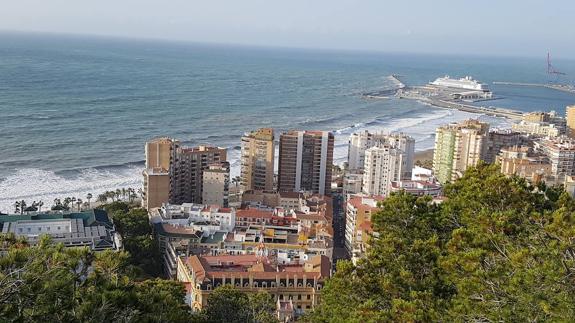 La flota pesquera de Málaga, amarrada a causa del mal estado del mar