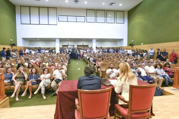 Torremolinos comienza a regularizar pluses y reordena su personal público