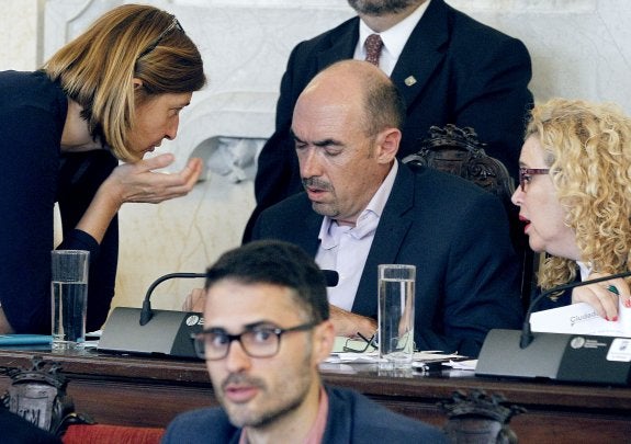 La oposición fuerza al alcalde a incluir un canon y un aval para el proyecto del Astoria