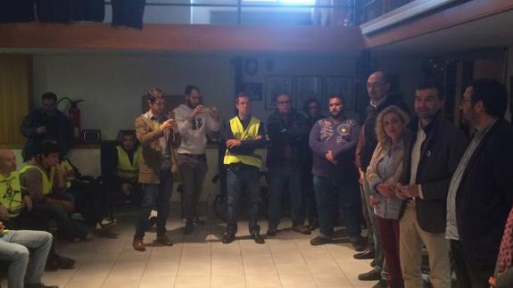 Maíllo pone a los bomberos de Málaga como ejemplo de lucha por los derechos laborales