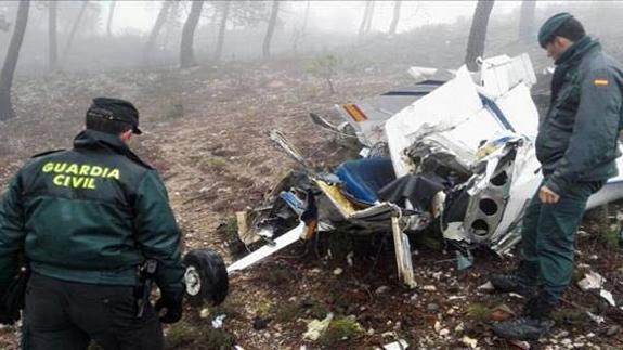 Rescatados en helicóptero los cadáveres de los tres fallecidos al estrellarse una avioneta en Alcaucín