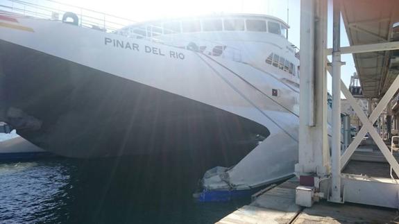 El 'melillero' llevaba siete polizones a bordo, de los que dos se lanzaron al agua tras el accidente