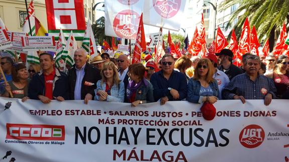 Miles de personas participan en Málaga en la manifestación central del 1 de mayo en Andalucía