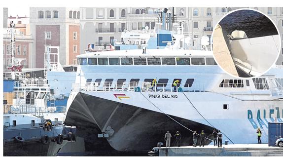 El ‘melillero’ choca contra el dique de Levante por un fallo eléctrico