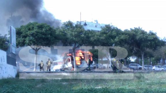 Muere un hombre al incendiarse su caravana en Torremolinos