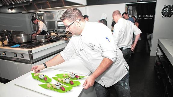 Dani García dará una vuelta al espeto en Lobo de Mar