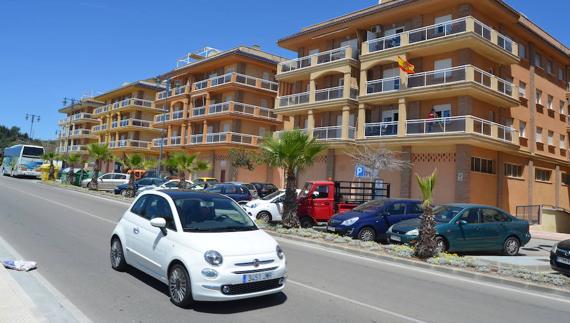 Una patrulla de la Policía Local salva la vida a un hombre que intentaba suicidarse en El Morche