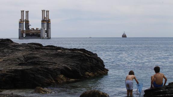 Benalmádena baraja reclamar los costes originados por la plataforma encallada