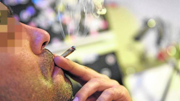 El consumo de cocaína y cannabis se dispara al reducirse el temor a sus riesgos
