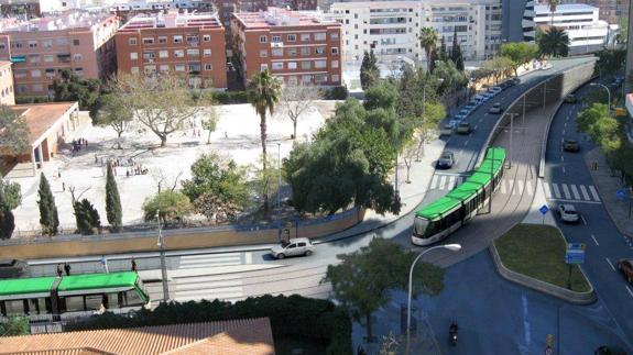 El alcalde de Málaga esconde sus cartas en el metro al Hospital Civil tras el órdago de la Junta