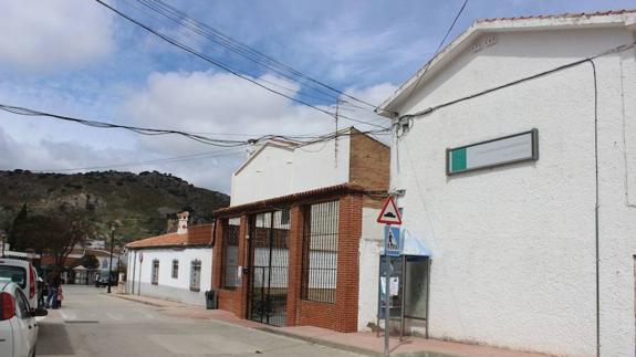 Vecinos de Cuevas del Becerro recaudan casi 7.000 euros para reponer material robado en el colegio