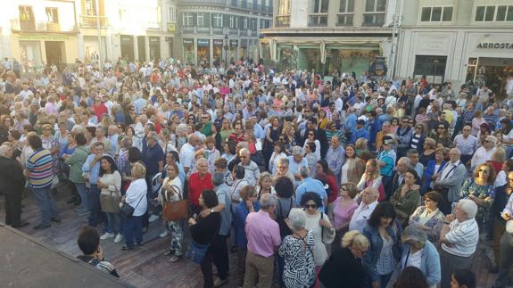 Concentración en Málaga en apoyo al proyecto de Antonio Banderas para el cine Astoria