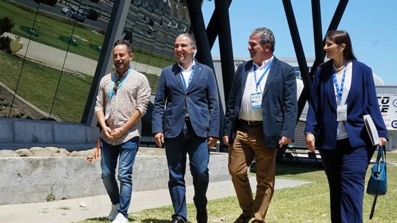 Renovación en el núcleo duro y fichajes de la sociedad civil