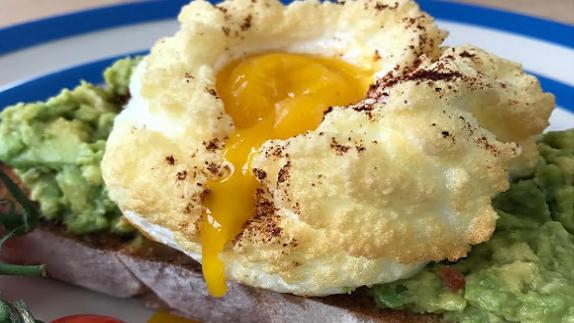 Así se hacen los huevos nube, la nueva tendencia 'foodie' de Instagram