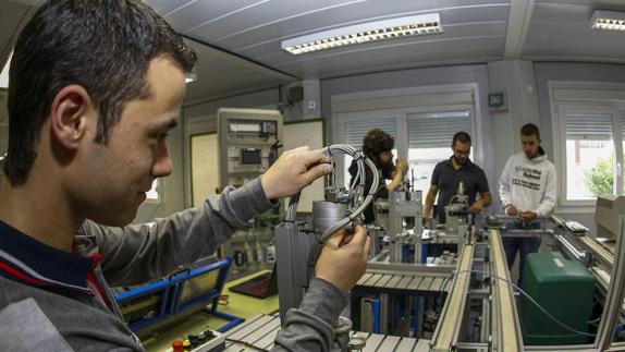 Alumnos de ciclo superior de FP tendrán ayudas para estudiar en el extranjero