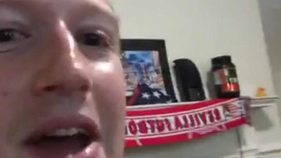 La verdadera historia de la bufanda del Sevilla con la que se grabó Mark Zuckerberg