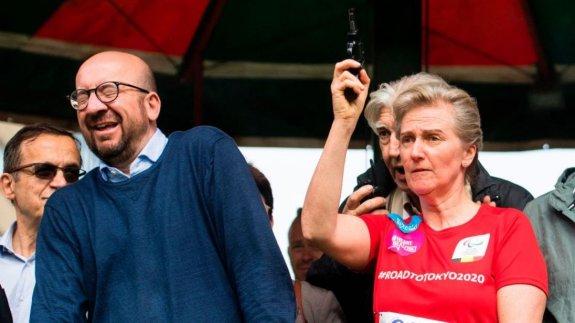 Una princesa belga deja sordo al primer ministro de un pisparo